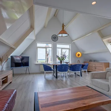 Hotel-restaurant Loodsmans Welvaren מלון 3*