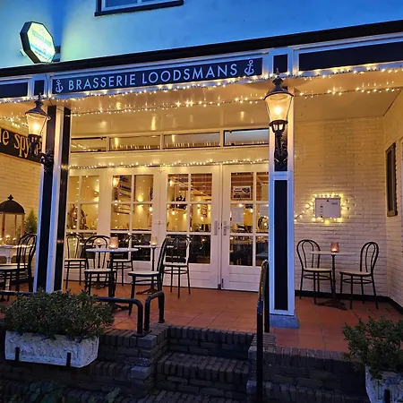Hotel-restaurant Loodsmans Welvaren מלון 3*