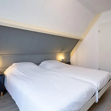 מלון Hotel-restaurant Loodsmans Welvaren 3*