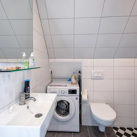 מלון Hotel-restaurant Loodsmans Welvaren 3*