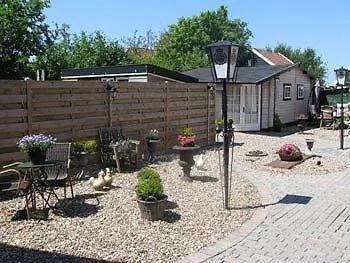 Hotel-restaurant Loodsmans Welvaren מלון 3*