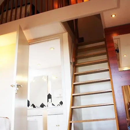 Hotel-restaurant Loodsmans Welvaren מלון 3*